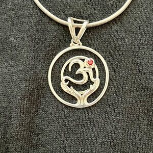 NWOT Sterling Silver Open-Prayer Hands Holding Garnet OM 6th Chakra Necklace